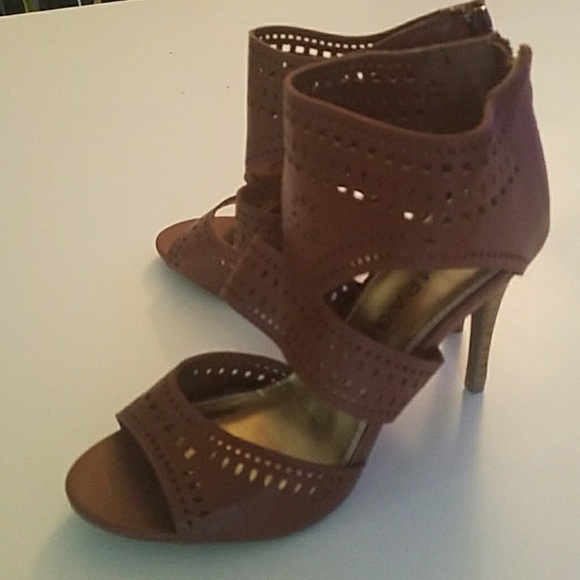 Heels - Picture 2 of 4